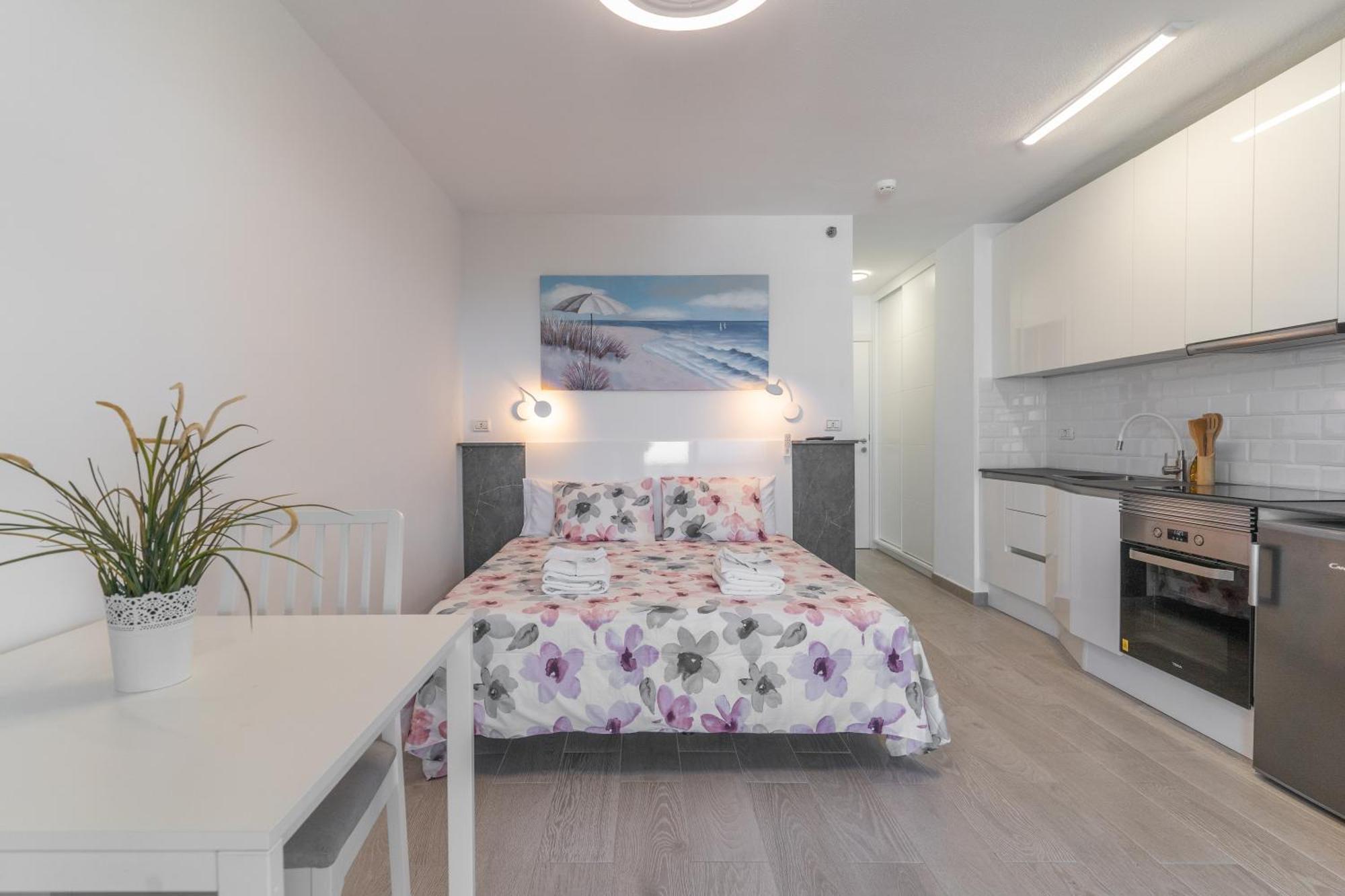 Go2Tenerife Apart'Dida Pool & First Line Of The Sea Los Cristianos  Exterior photo